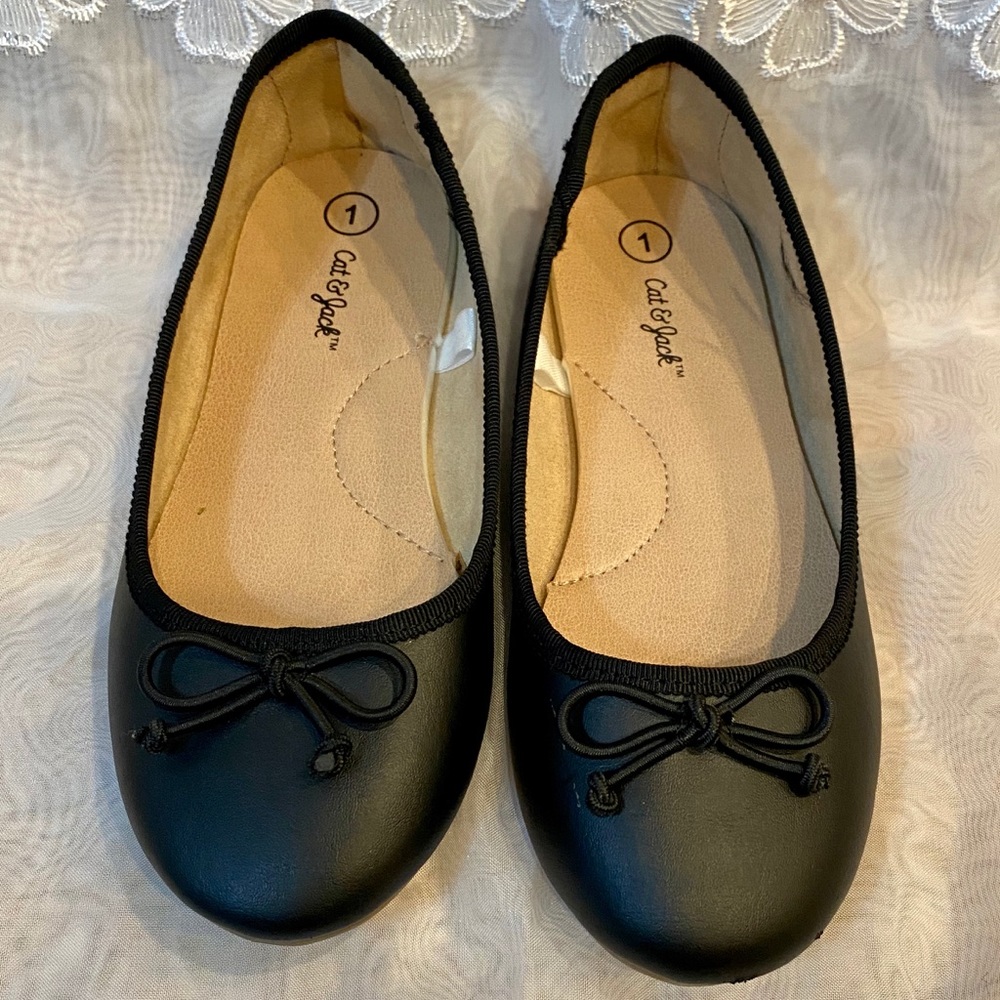 Car and Jack black flats children size 1